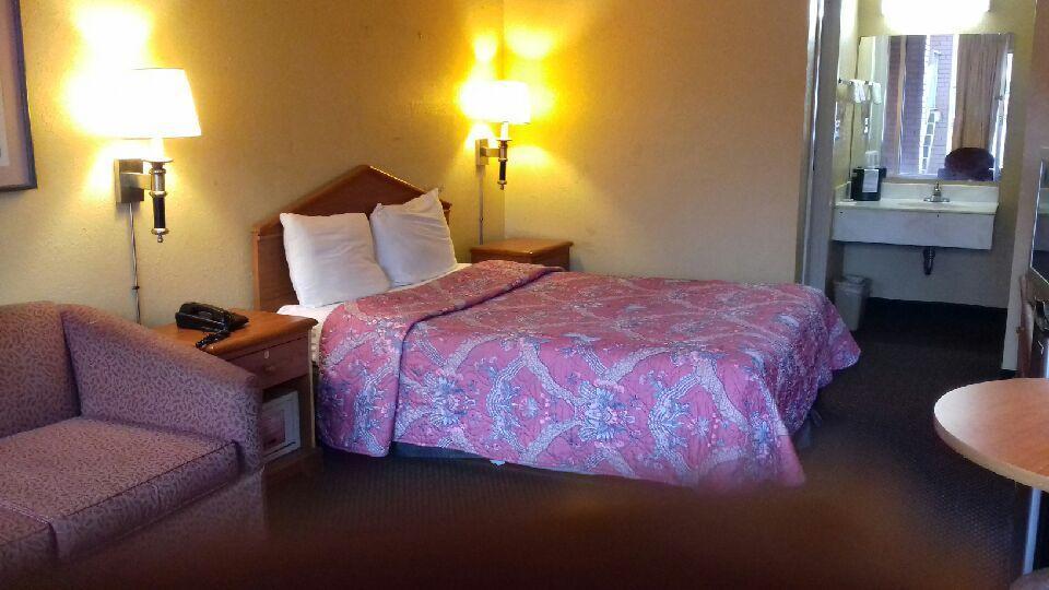Budgetel Inn And Suites Μπέρμινχαμ Εξωτερικό φωτογραφία