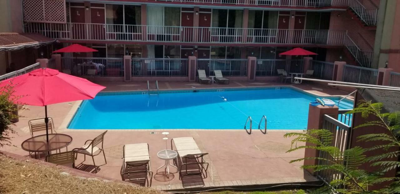 Budgetel Inn And Suites Μπέρμινχαμ Εξωτερικό φωτογραφία