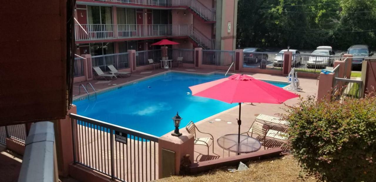 Budgetel Inn And Suites Μπέρμινχαμ Εξωτερικό φωτογραφία